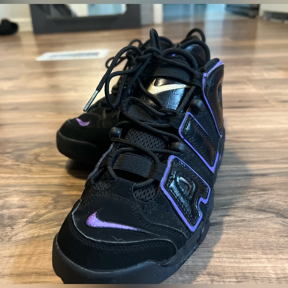 Nike Air More Uptempo '96 "Black/Action Grape
Size: 6.5Y Very GOOD Condition - Picture 3 of 5